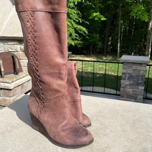 Lucky brand boot size 6.5 mauve color stunning